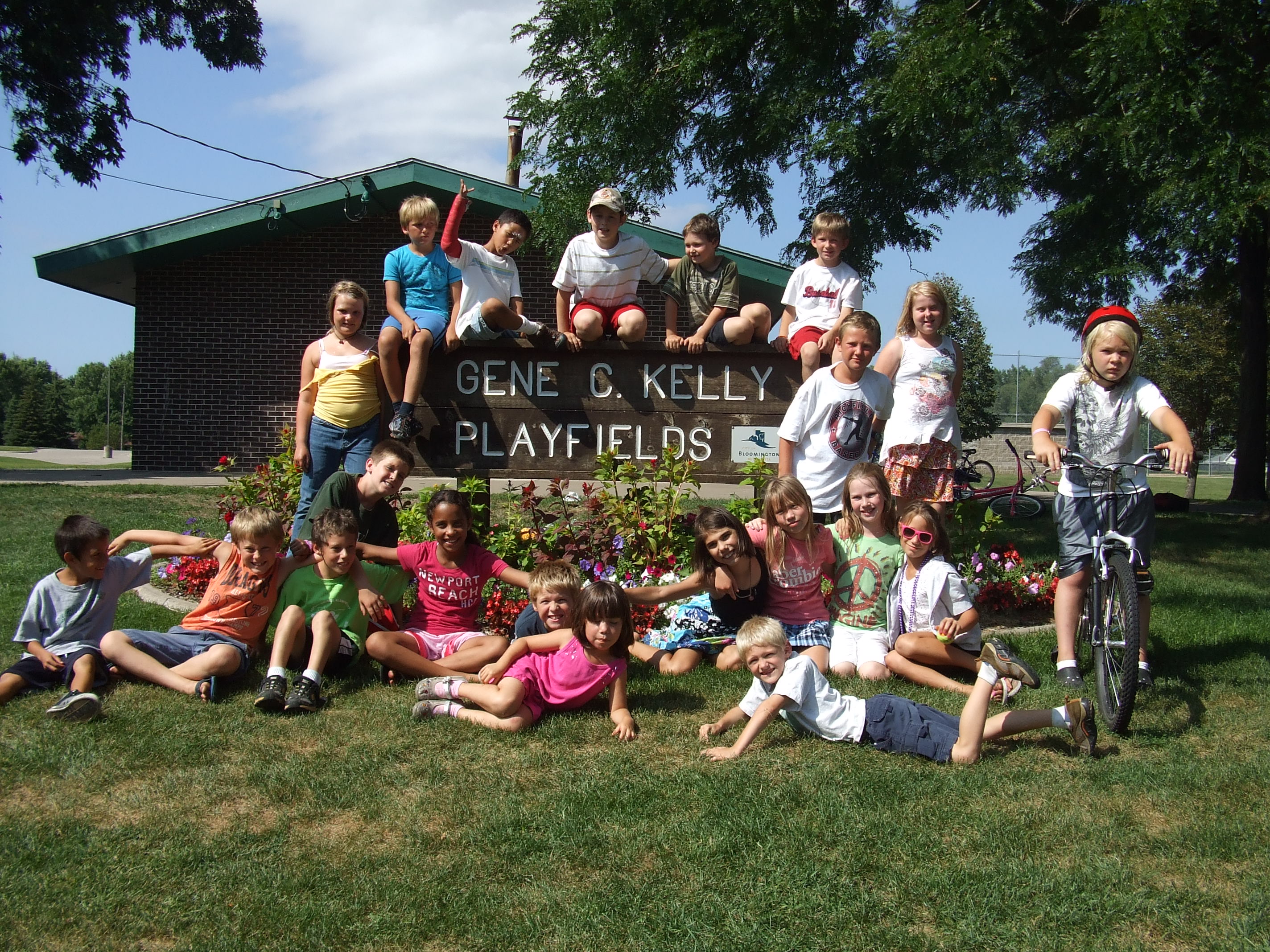 Gene Kelly Park Playfield sign with Kids