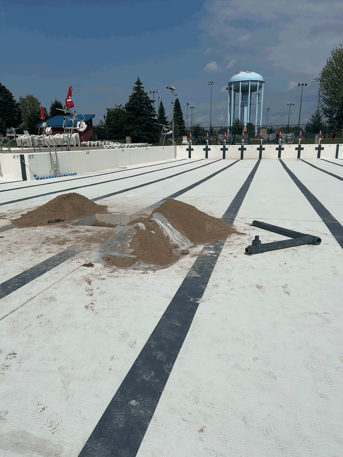 Empty swimming pool