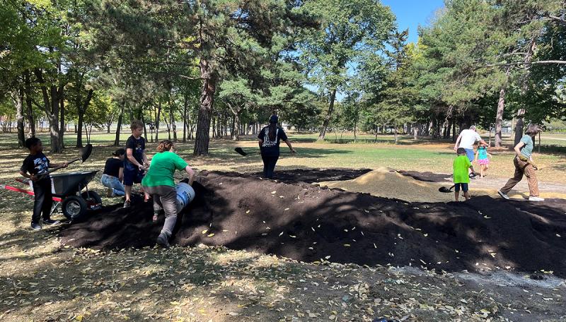 Volunteers preparing the Indigenous garden compost and gravel_3