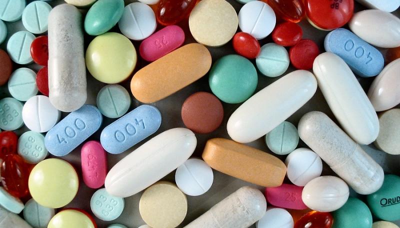 A big pile of miscellaneous pills.