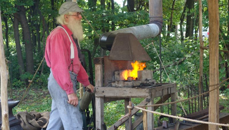 Blacksmithing at 2019 River Rendezvous.jpg Blacksmithing at 2019 River Rendezvous