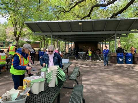 volunteers and community members swapping tools and learning about composting at Moir Park shelter.